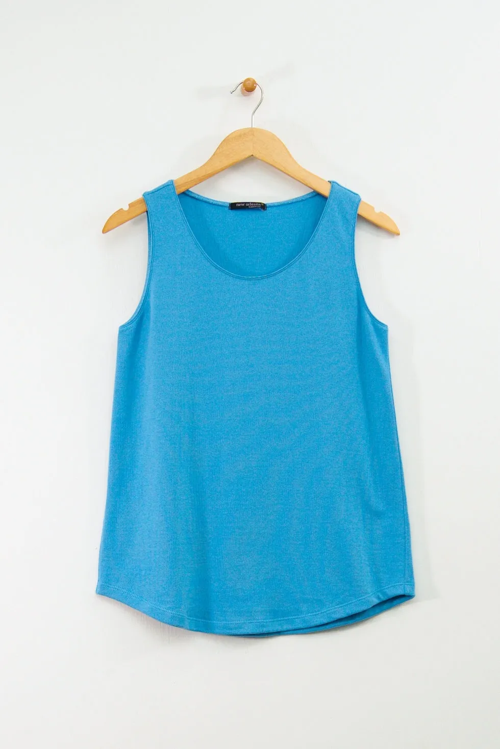 26" Sleeveless Scoop Neck Tank