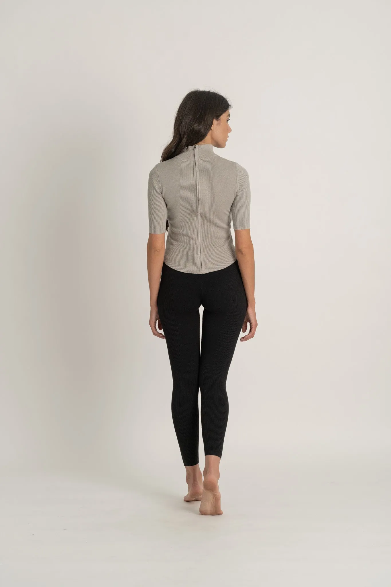 Ribbed Linen Entonnoir Top in Pebble Grey