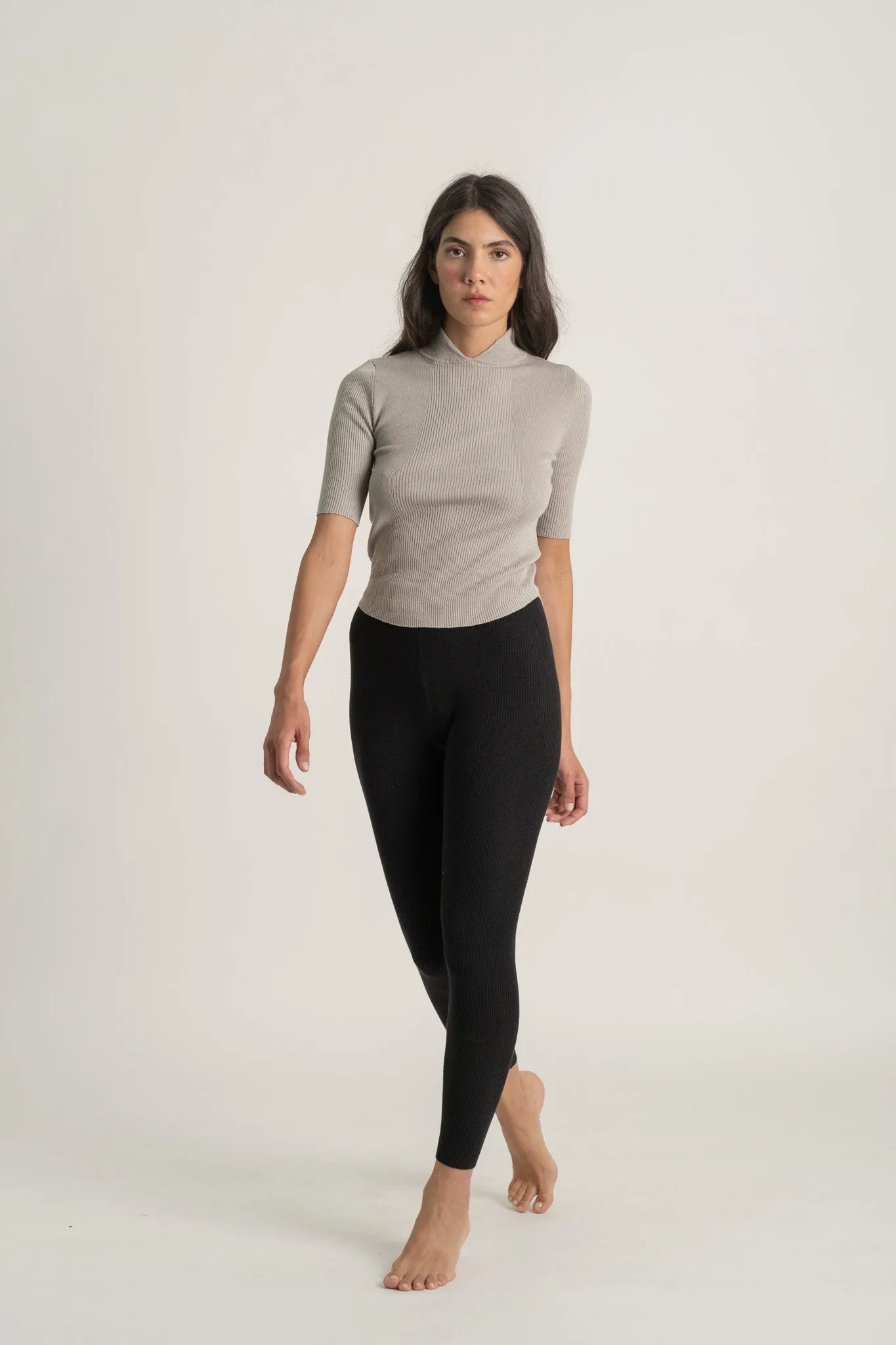 Ribbed Linen Entonnoir Top in Pebble Grey