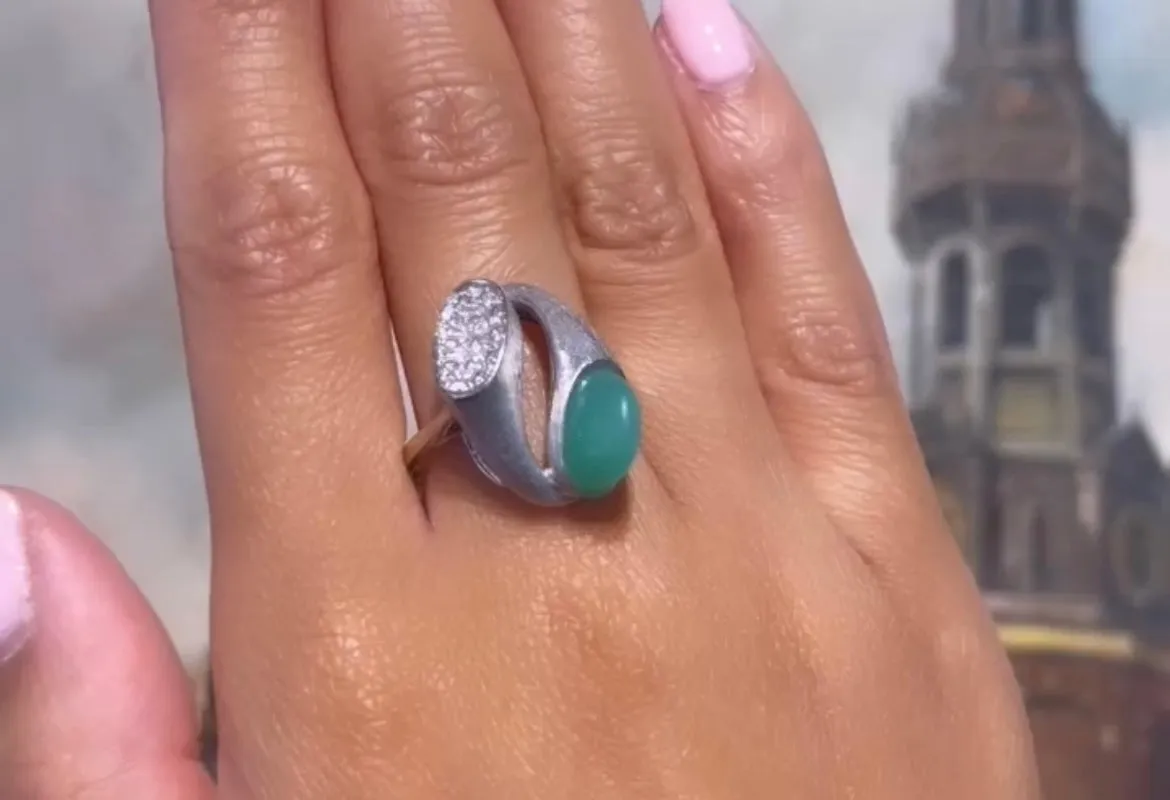 White gold ring with chrysoprase and diamonds